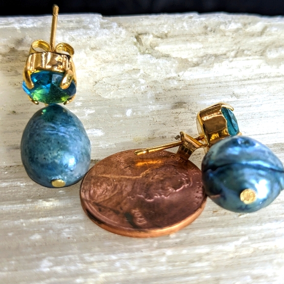 London Blue Topaz 2.5 Carats & Blue Teal Baroque Pearl Earrings 18K Gold Plated - Picture 3 of 4